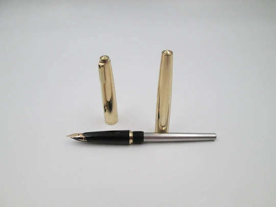 Parker 65 Custom Insignia fountain pen. 12 karat gold plated. United Kingdom. 1960's Parker 65 Custom Insignia fountain pen. 12 karat gold plated. United Kingdom. 1960's