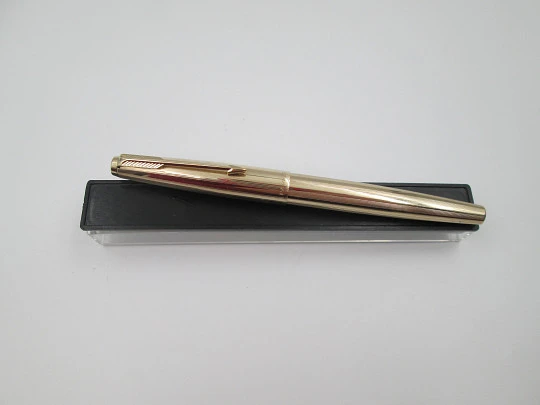 Parker 65 Custom Insignia fountain pen. 12 karat gold plated. United Kingdom. 1960's Parker 65 Custom Insignia fountain pen. 12 karat gold plated. United Kingdom. 1960's