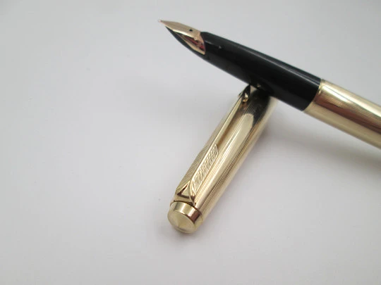 Parker 65 Custom Insignia fountain pen. 12 karat gold plated. United Kingdom. 1960's Parker 65 Custom Insignia fountain pen. 12 karat gold plated. United Kingdom. 1960's
