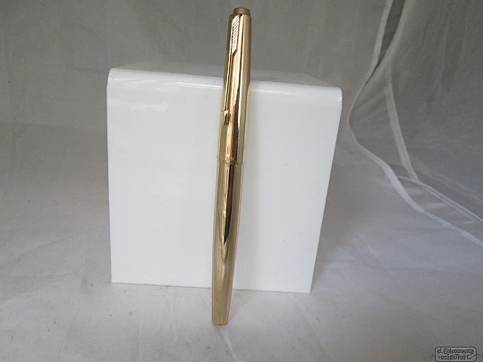 Parker 65 Custom Insignia. United Kingdom. 12K gold plated. 1960's