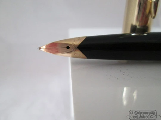 Parker 65 Custom Insignia. United Kingdom. 12K gold plated. 1960's