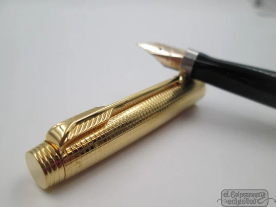 Parker 75 Custom Insignia. Gold filled & black plastic. 1968. Converter. 14k