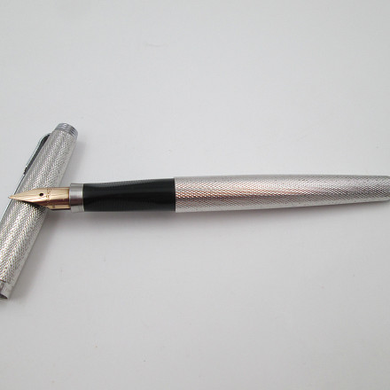 Parker 75 Barleycorn Silver Plated Chromed Details 14k Nib