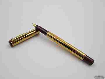 Parker 88 Place Vendome. Chapada oro 23k y plástico granate. 1988