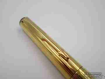 Parker 88 Place Vendome. Chapada oro 23k y plástico granate. 1988