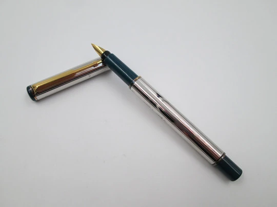 Parker 88 Place Vendome. Silver plated and blue resin. 1988. Converter. UK