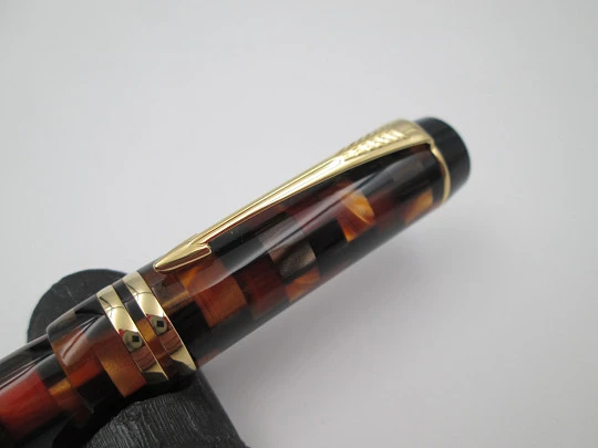 Parker Duofold Amber Check Centennial. Mosaic resin & gold plated. Box. 2006's