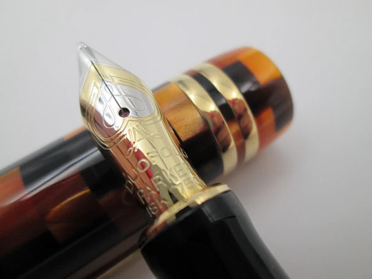 Parker Duofold Amber Check Centennial. Mosaic resin & gold plated. Box. 2006's