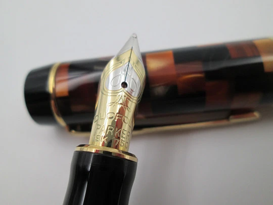 Parker Duofold Amber Check Centennial. Mosaic resin & gold plated. Box. 2006's