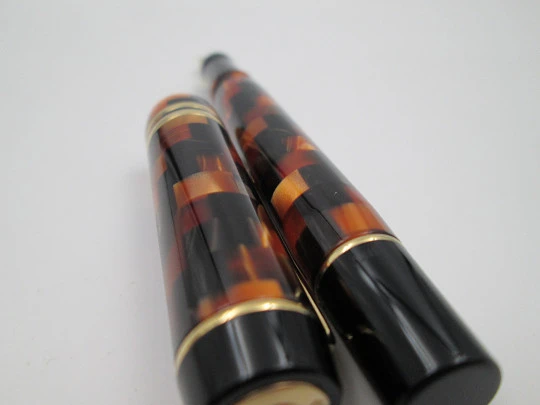 Parker Duofold Amber Check Centennial. Mosaic resin & gold plated. Box. 2006's