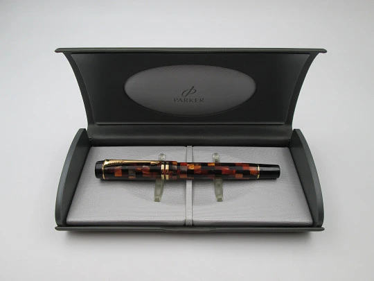 Parker Duofold Amber Check Centennial. Mosaic resin & gold plated. Box. 2006's