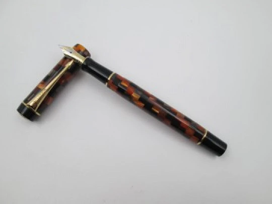 Parker Duofold Amber Check Centennial. Resina mosaico y detalles chapados. 2006