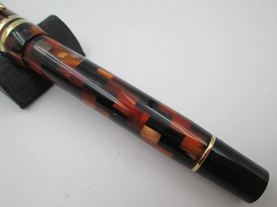 Parker Duofold Amber Check Centennial. Resina mosaico y detalles chapados. 2006