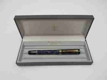 Parker Duofold Centennial fountain pen. Blue marble resin & gold plated. 18k gold nib. 2000's