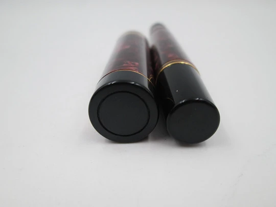 Parker Duofold Centennial. Burgundy marble resin and gold plated details. England. 1990's Parker Duofold Centennial. Burgundy marble resin and gold plated details. England. 1990's