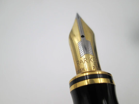 Parker Duofold Centennial. Resina marmolizada borgoña y chapados oro. 1990 Parker Duofold Centennial. Resina marmolizada borgoña y chapados oro. 1990