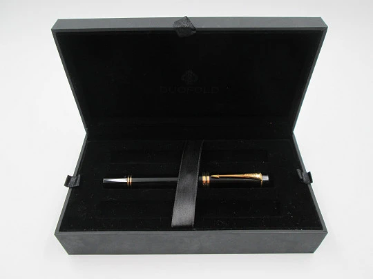 Parker Duofold International. Black resin & gold plated details. 2005