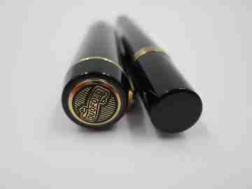 Parker Duofold International. Black resin & gold plated details. 2005