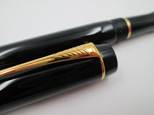 Parker Duofold International. Black resin & gold plated details. 2005