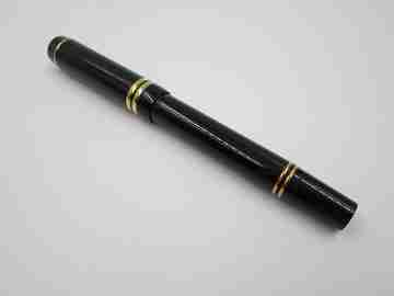 Parker Duofold International. Black resin & gold plated details. 2005