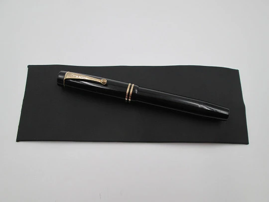 Parker Duofold Junior Streamlined. Celuloide negro y chapados oro. 1930