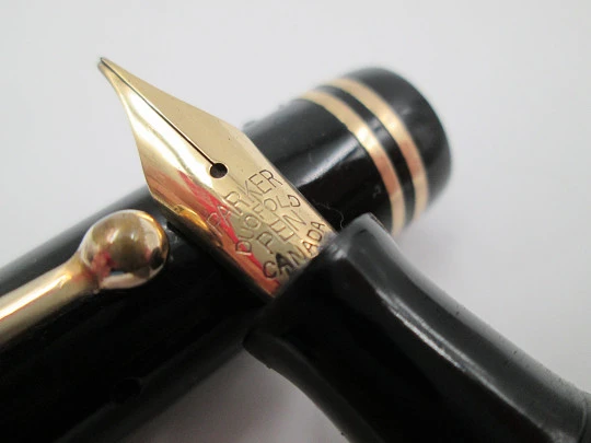 Parker Duofold Junior Streamlined. Celuloide negro y chapados oro. 1930