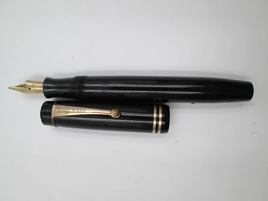 Parker Duofold Junior Streamlined. Celuloide negro y chapados oro. 1930