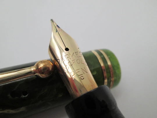 Parker Duofold Lucky Curve. Green celluloid & gold plated details. 1920's
