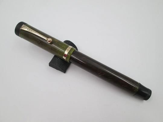 Parker Duofold Lucky Curve. Green celluloid & gold plated. Button filler. USA. 1920's