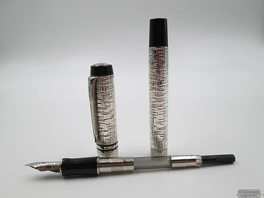 Parker Duofold Presidential Esparto. Plata ley y resina negra. 18K. UK