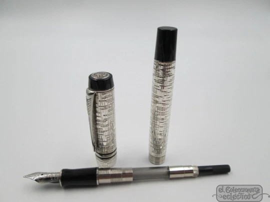 Parker Duofold Presidential Esparto. Plata ley y resina negra. 18K. UK