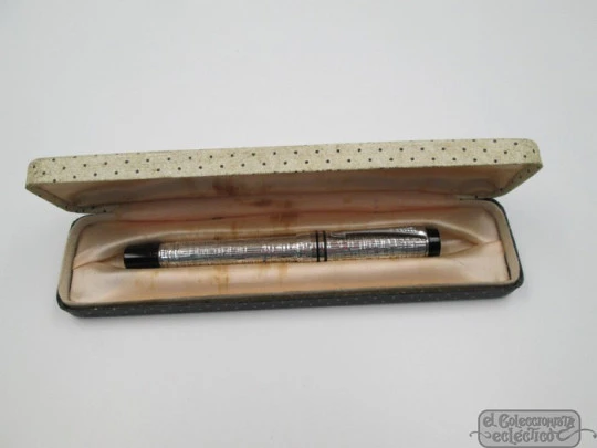 Parker Duofold Presidential Esparto. Plata ley y resina negra. 18K. UK