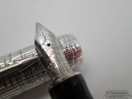 Parker Duofold Presidential Esparto. Plata ley y resina negra. 18K. UK