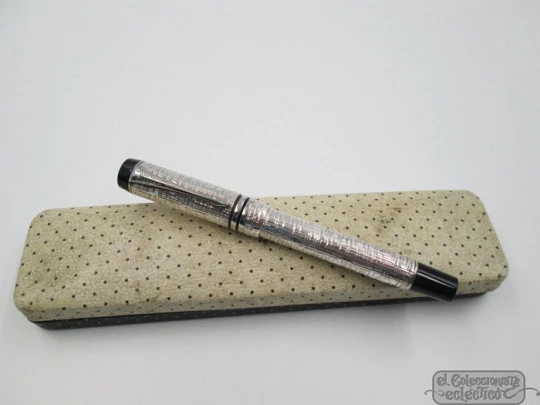 Parker Duofold Presidential Esparto. Plata ley y resina negra. 18K. UK