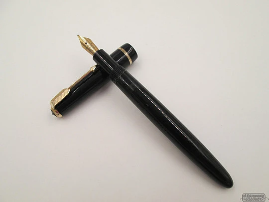 Parker Duofold. 1960's. Black plastic. Gold-plated. 14K nib