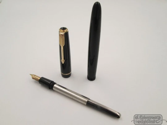 Parker Duofold. 1960's. Black plastic. Gold-plated. 14K nib