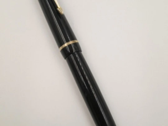 Parker Duofold. 1960's. Black plastic. Gold-plated. 14K nib