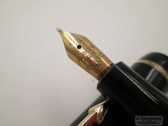 Parker Duofold. 1960's. Black plastic. Gold-plated. 14K nib