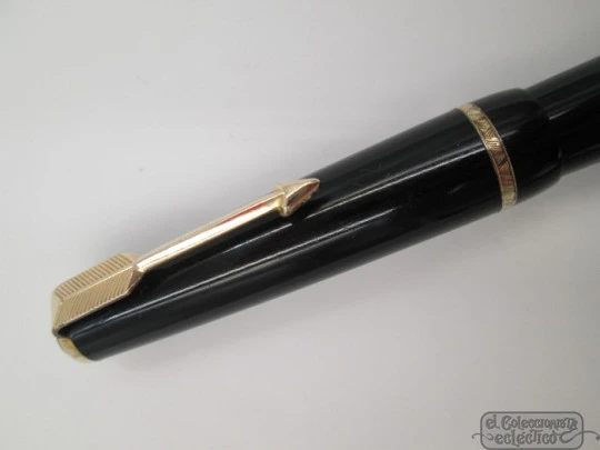 Parker Duofold. 1960's. Black plastic. Gold-plated. 14K nib