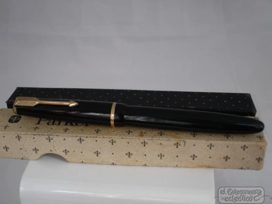 Parker Duofold. 1960's. Black plastic. Gold-plated. 14K. UK