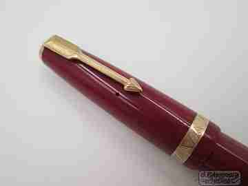 Parker Duofold. Años 50. Plástico rojo. Plumín 14K. Reino Unido