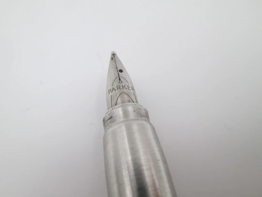 Parker E.III fountain pen. Pink lacquer and silver plated metal. Steel nib. England. 2010's