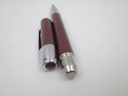 Parker E.III fountain pen. Pink lacquer and silver plated metal. Steel nib. England. 2010's