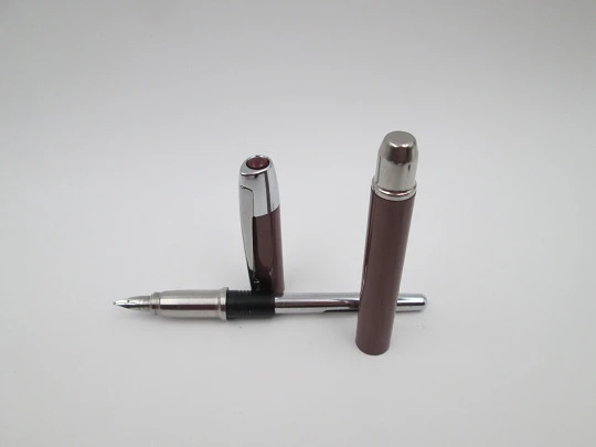 Parker E.III fountain pen. Pink lacquer and silver plated metal. Steel nib. England. 2010's