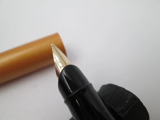 Parker Inflection fountain pen. Orange yellow lacquer & gold plated. Box. UK. 2000's