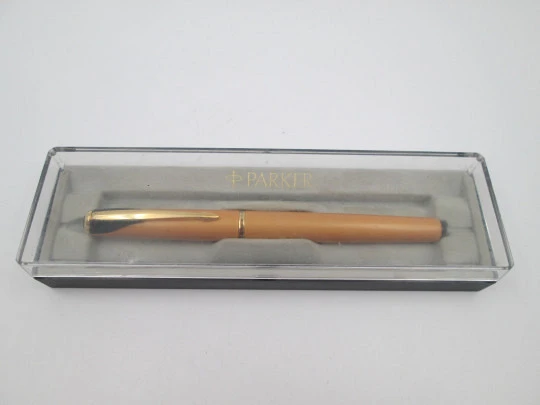 Parker Inflection fountain pen. Orange yellow lacquer & gold plated. Box. UK. 2000's