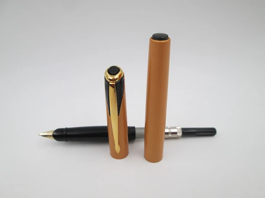 Parker Inflection fountain pen. Orange yellow lacquer & gold plated. Box. UK. 2000's