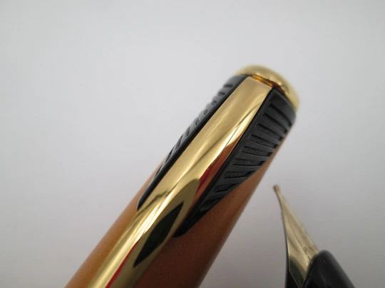 Parker Inflection fountain pen. Orange yellow lacquer & gold plated. Box. UK. 2000's