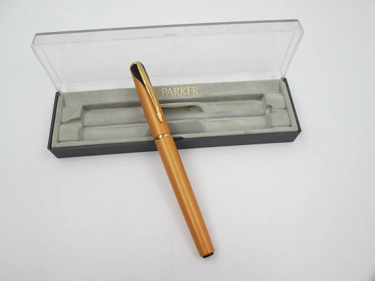Parker Inflection fountain pen. Orange yellow lacquer & gold plated. Box. UK. 2000's
