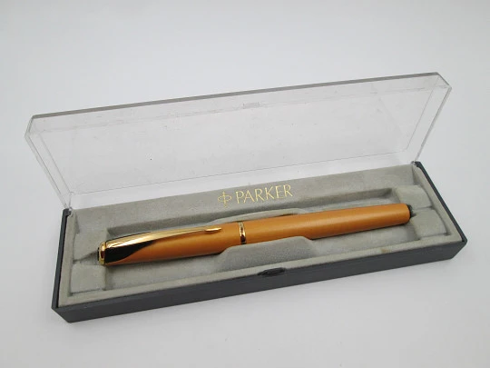 Parker Inflection fountain pen. Orange yellow lacquer & gold plated. Box. UK. 2000's